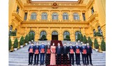 Chủ tịch nước Nguyễn Xuân Phúc và các Đại sứ mới được bổ nhiệm. Nguồn: VGP