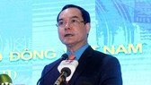 Đồng chí Nguyễn Đình Khang, Ủy viên Trung ương Đảng, Chủ tịch Tổng Liên đoàn Lao động Việt Nam phát biểu khai mạc hội nghị