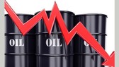 Giá dầu thế giới “lao dốc” 