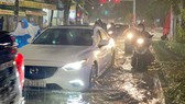 Đường Đồng Khởi, phường Tân Phong (TP Biên Hòa, Đồng Nai)  bị ngập nước sau cơn mưa tối 4-5-2022. Ảnh: HOÀNG BẮC