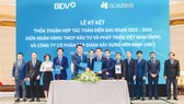 Ông Lê Viết Hải - Chủ tịch Tập đoàn Xây dựng Hòa Bình và ông Lê Ngọc Lâm - Tổng Giám đốc BIDV ký kết hợp tác  toàn diện giữa 2 bên trong giai đoạn 2022-2026