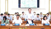 Chủ tịch UBND TPHCM Phan Văn Mãi phát biểu tại cuộc họp. Ảnh: HOÀNG HÙNG