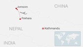  Chiếc máy bay bị mất tích khi đang trên đường từ thị trấn du lịch Pokhara đến sân bay ở thị trấn Jomsom cách đó khoảng 80km. Đồ hoạc: CNN
