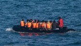 Đại sứ quán Anh: Người lái xuồng đưa người di cư trái phép vào Anh sẽ bị tù chung thân