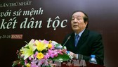 Nhà thơ Hữu Thỉnh, Chủ tịch Hội Nhà văn Việt Nam phát biểu tại buổi gặp mặt. (Ảnh: TTXVN)