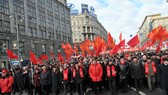 Người dân Mátxcơva diễu hành kỷ niệm Cách mạng Tháng Mười (Russia Today)     Ảnh tư liệu 