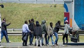 Pháp - Anh tìm cách ngăn người di cư bất hợp pháp