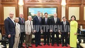 Phó Chủ tịch HĐND TP Phạm Đức Hải (thứ 4 từ phải qua) tiếp đoàn nghị sĩ hữu nghị Romania - Việt Nam. Ảnh: thanhuytphcm.vn