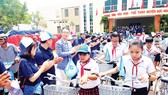 Ngân hàng Shinhan Việt Nam đồng hành học trò nghèo 