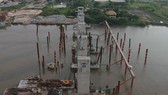 Công trình xây dựng cống ngăn triều chống ngập Mương Chuối   Ảnh: CAO THĂNG