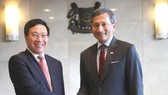Phó Thủ tướng, Bộ trưởng Ngoại giao Phạm Bình Minh và Bộ trưởng Ngoại giao Singapore Vivian Balakrishnan  (Nguồn:  TTXVN) 