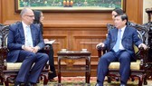 Chủ tịch UBND TPHCM Nguyễn Thành Phong tiếp Đại sứ Đan Mạch Kim Hojlund Christensen. Ảnh: hcmcpv
