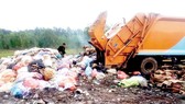 Vụ đổ lén chất thải ở Vĩnh Lộc B, Bình Chánh:  Lấy mẫu phân định ngưỡng chất thải nguy hại