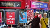 Người dân tuần hành phản đối Brexit bên ngoài tòa nhà Quốc hội ở London, Anh, ngày 19/3/2019. (Nguồn: THX/TTXVN)