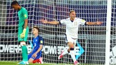 U20 Italia (áo trắng) xuất sắc vượt qua U20 để vào tứ kết