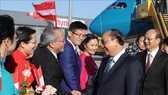 Lễ đón Thủ tướng Nguyễn Xuân Phúc và Phu nhân tại sân bay quốc tế Vienna, Cộng hòa Áo. Ảnh: Thống Nhất - TTXVN