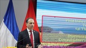 Tổng Lãnh sự Cộng hòa Pháp tại TP Hồ Chí Minh Vincent Floreani phát biểu tại buổi Họp mặt kỷ niệm. Ảnh: TTXVN