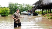 Mưa lớn gây lụt ở Louisiana (Mỹ) hôm 15-7. Ảnh: New York Times