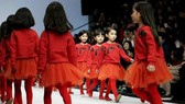 Các bé diễn thời trang tại Bắc Kinh