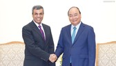 Thủ tướng Nguyễn Xuân Phúc tiếp Bộ trưởng Dầu mỏ kiêm Điện lực và nước Kuwait, ông Khaled Ali Al Fadhel. Ảnh: VGP