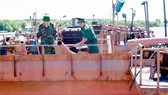 Bộ đội Biên phòng TPHCM tạm giữ phương tiện khai thác cát trái phép