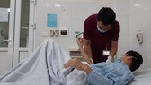 Nam thanh niên nhiễm loại giun từ châu Phi