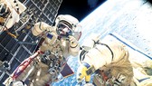 Hai phi hành gia người Nga thực hiện chuyến đi bộ ngoài không gian đầu tiên trên Trạm ISS. Ảnh: NASA