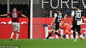Ante Rebic (số 18) ghi bàn ấn định chiến thắng vang dội 4 - 2 cho AC Milan. Ảnh: Getty Images
