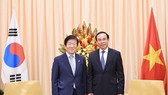 Bí thư Thành ủy TPHCM Nguyễn Văn Nên tiếp Chủ tịch Quốc hội Hàn Quốc Park Byeong-Seug. Ảnh: VIỆT DŨNG