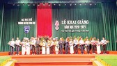 Tập đoàn Xây dựng Hòa Bình trao tặng 50 triệu cho Quỹ Học bổng Giáo sư Hồng Dương Nguyễn Văn Hai