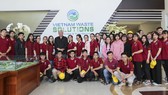 Sinh viên ngành y tế dự phòng, thuộc Khoa Y, Trường Đại học Nguyễn Tất Thành chụp ảnh lưu niệm tại VWS