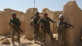 Quân đội Afghanistan trong chiến dịch chống phiến quân Taliban tại Ghazni. Ảnh: AFP/TTXVN