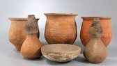 Một số di vật gốm từng được tìm thấy ở Cam Túc. Ảnh: GT