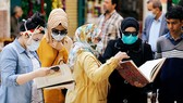 Người Iraq tham dự hội chợ sách ở Baghdad