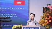 Bà Trương Thị Hiền, Chủ tịch Hội hữu nghị Việt Nam-Cuba TPHCM phát biểu tại buổi gặp mặt. Ảnh: TTXVN
