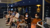 Du khách TPHCM tham quan sông Sài Gòn bằng tuyến buýt đường sông. Ảnh: Thi Hồng