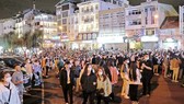 Đông đảo du khách tham quan chợ đêm Đà Lạt