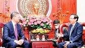 Bí thư Thành ủy TPHCM Nguyễn Văn Nên tiếp Tổng Lãnh sự Trung Quốc Ngụy Hoa Tường. Ảnh: VIỆT DŨNG