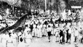 Nhân dân Sài Gòn biểu tình giành chính quyền ngày 25-8-1945.  Ảnh Tư liệu
