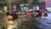 Đà Nẵng ngập lụt lịch sử: Bất thường cộng bất cập