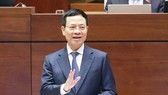 Bộ trưởng Bộ TT-TT Nguyễn Mạnh Hùng trả lời chất vấn
