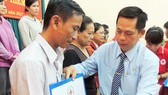 Hội Chữ thập đỏ quận Bình Tân trao tặng 248 thẻ bảo hiểm y tế