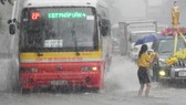 Hà Nội mưa lớn dồn dập sau bão số 2