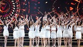 Ban tổ chức cuộc thi Hoa hậu hoàn vũ bất chấp thời tiết bất lợi, bão số 12 gây thiệt hại lớn ở Nha Trang, vẫn tổ chức đêm bán kết một cách hoành tráng 