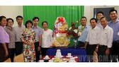 Lãnh đạo TPHCM thăm sinh viên Lào đang sống tại gia đình Việt