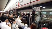 Hồng Công: Tàu điện ngầm trật bánh, ít nhất 8 người bị thương