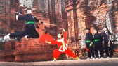Các võ sĩ biểu diễn võ cổ truyền Bình Định. Ảnh: ĐÀO PHAN MINH CẦN