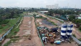 Đường Vành đai 2 đến nay vẫn chưa thể khép kín (Ảnh công trình thi công đường Vành đai 2 giai đoạn 3 tại TP Thủ Đức). Ảnh: CAO THĂNG