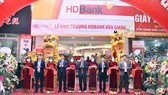 HDBank Văn Giang nằm tại khu dân cư đông đúc, thuận lợi cho các hoạt động giao dịch ngân hàng