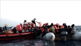 Người di cư được cứu trên Địa Trung Hải. Ảnh tư liệu: AFP/TTXVN